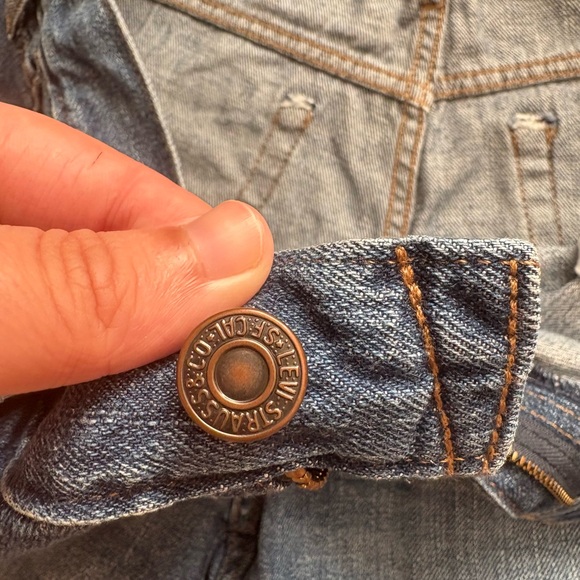 Levi's Blue Jean Shorts with Embroidered Details - Picture 5 of 5